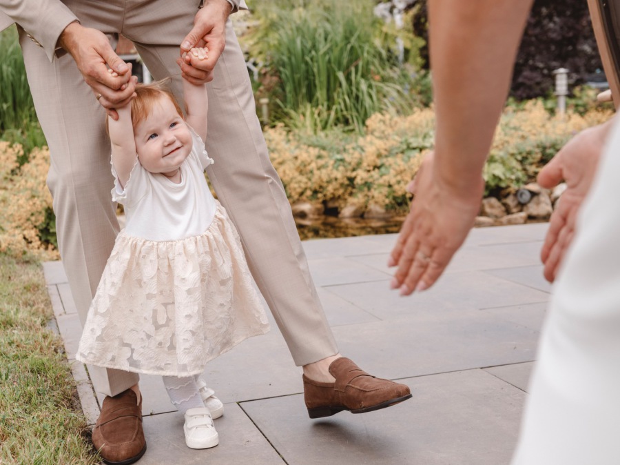 Hochzeit Empfang Familie Baby Kleinkind glücklich Verena Hartmann Hochzeitsfotografin NRW