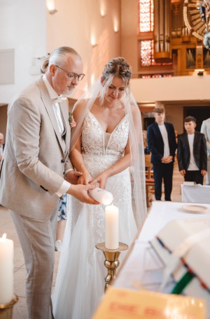 älters Brautpaar Kirche Kerze Hochzeitskerze Patchwork Hochzeitsfotografie